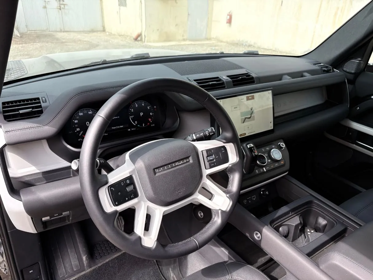 Car image 11