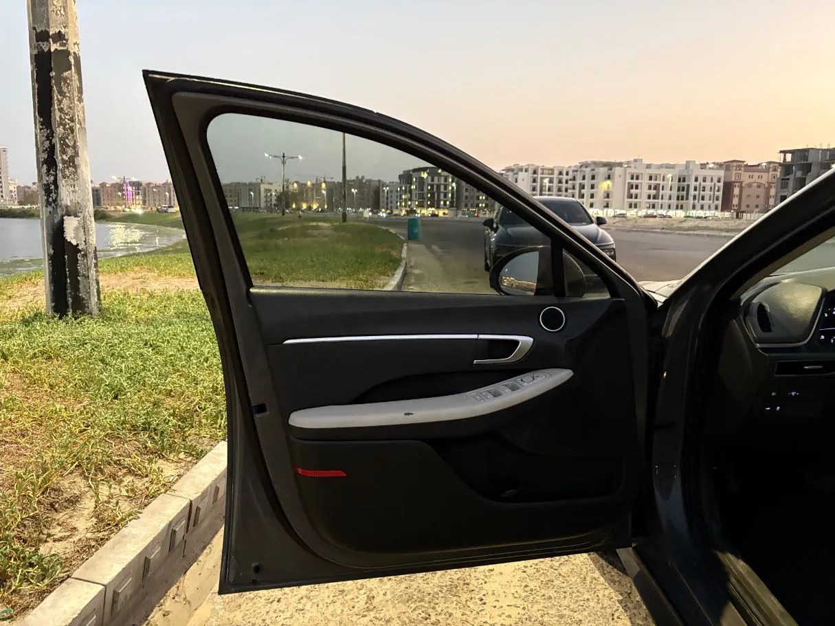 Car image 10