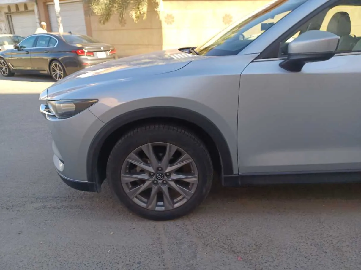 Car image 9