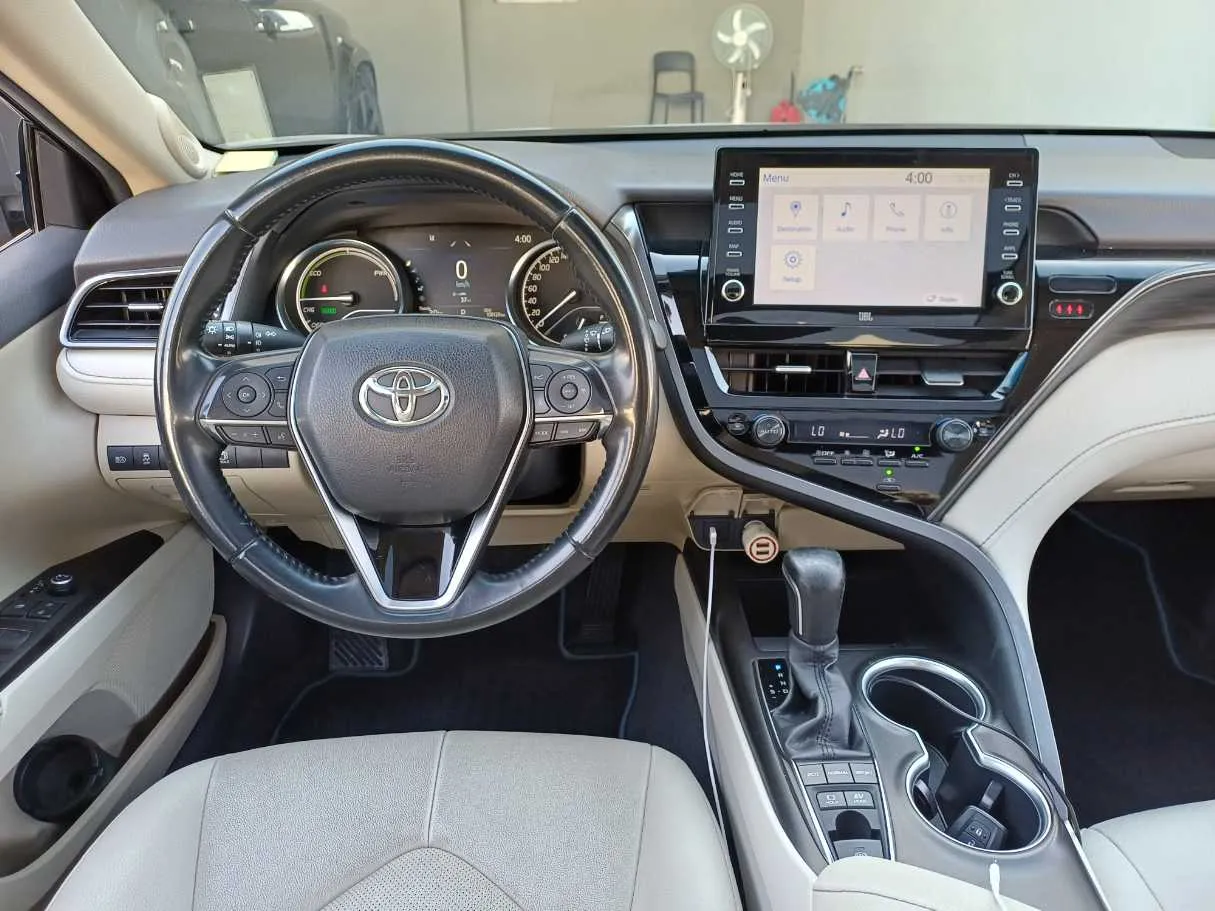 Car image 15