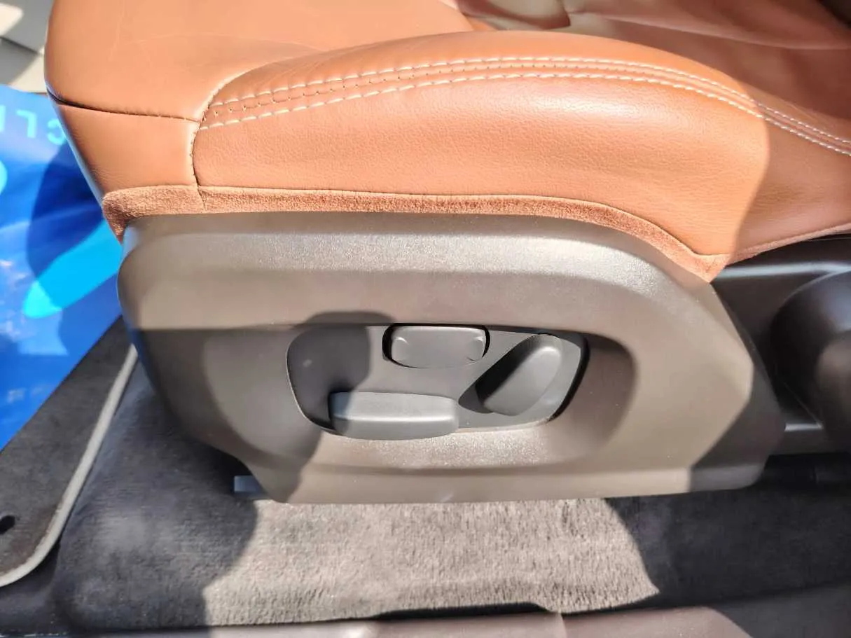 Car image 45