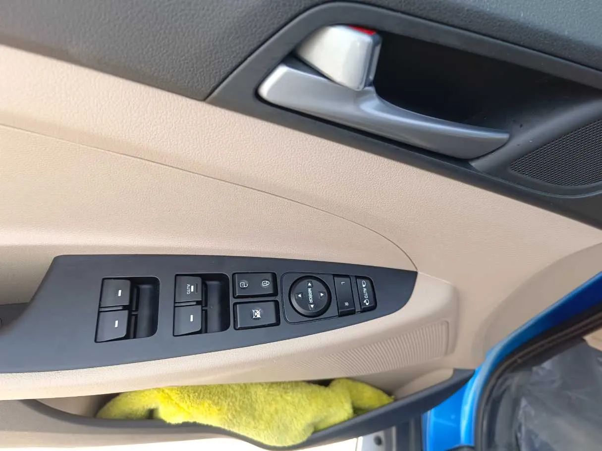 Car image 32