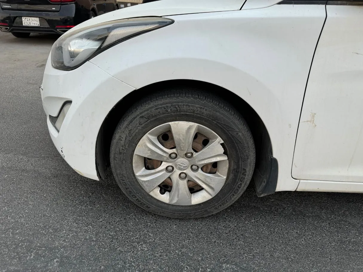 Car image 9