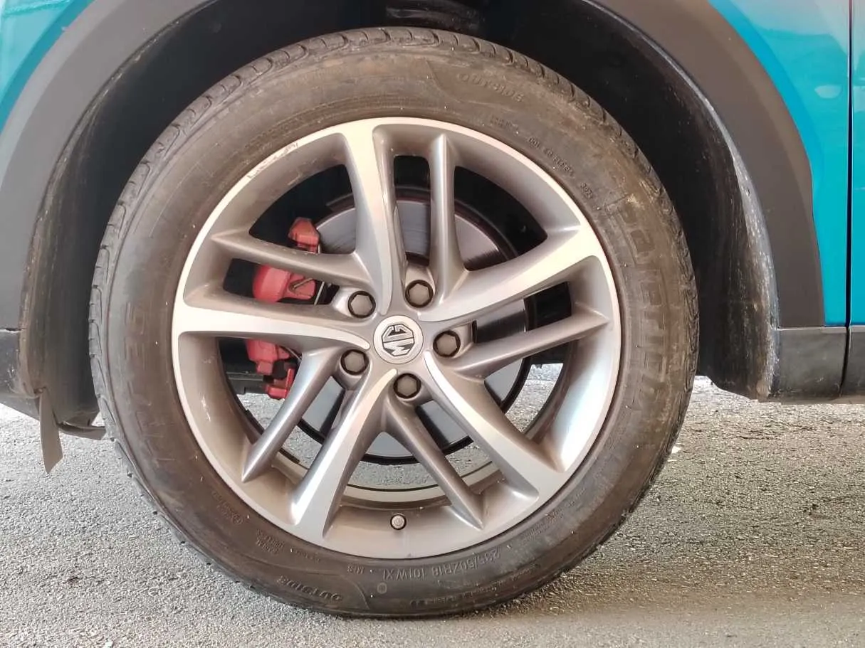 Car image 9