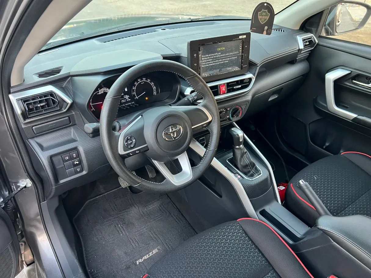 Car image 11