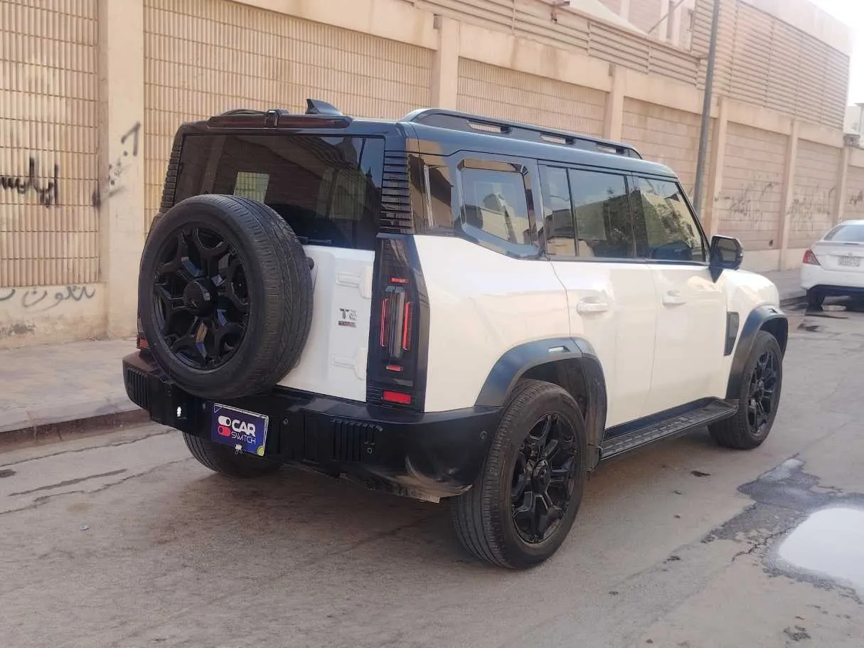 Car image 5