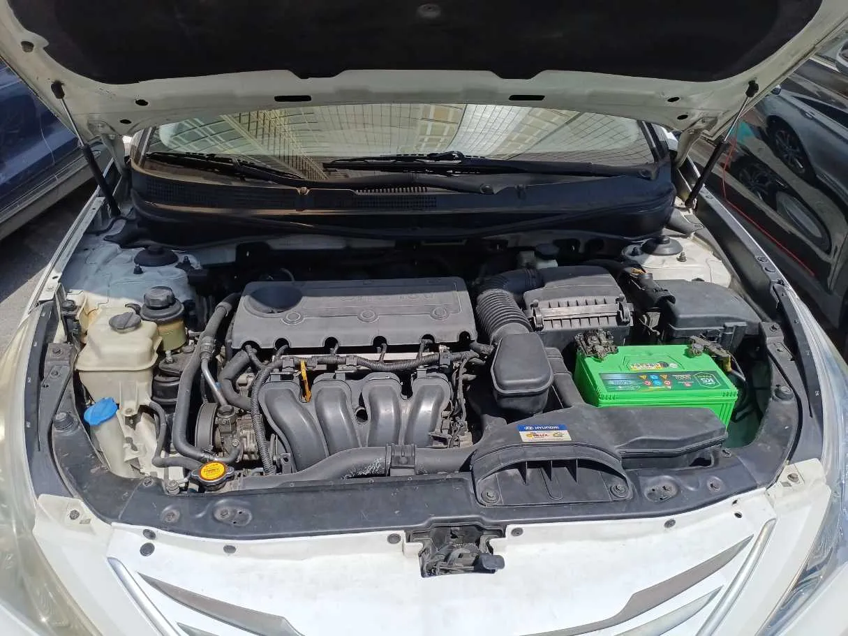Car image 21