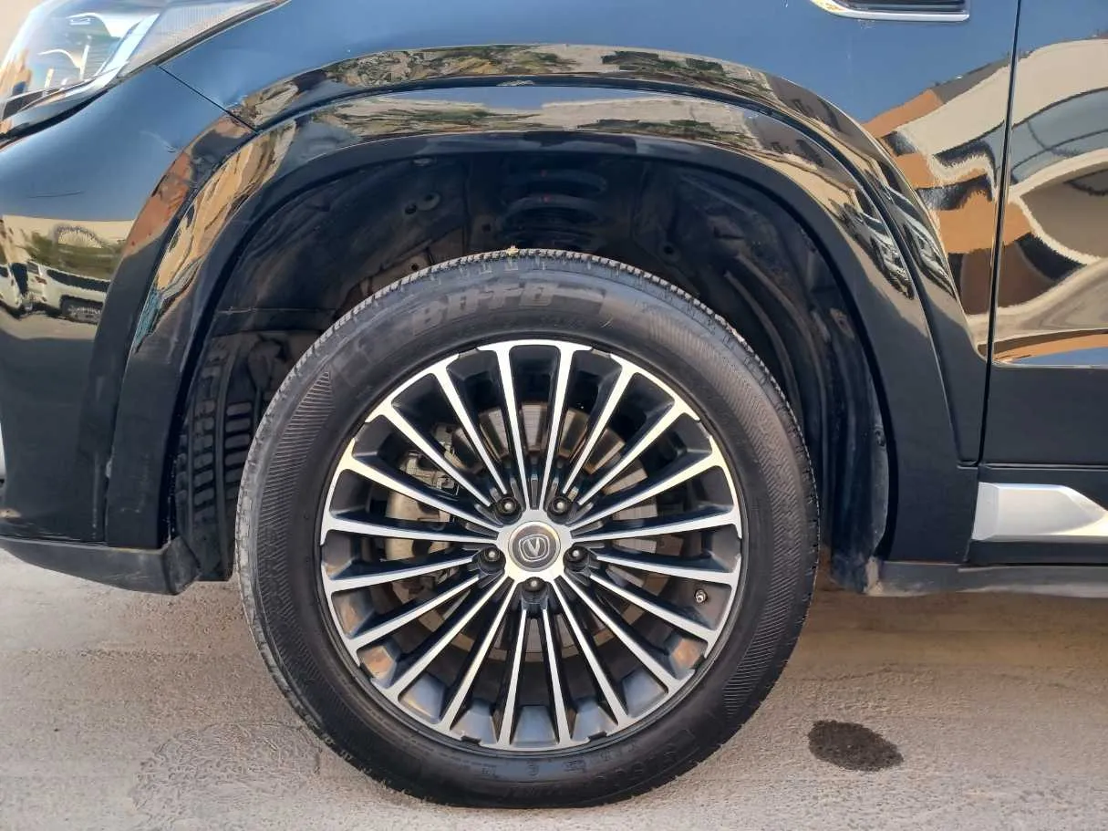 Car image 9
