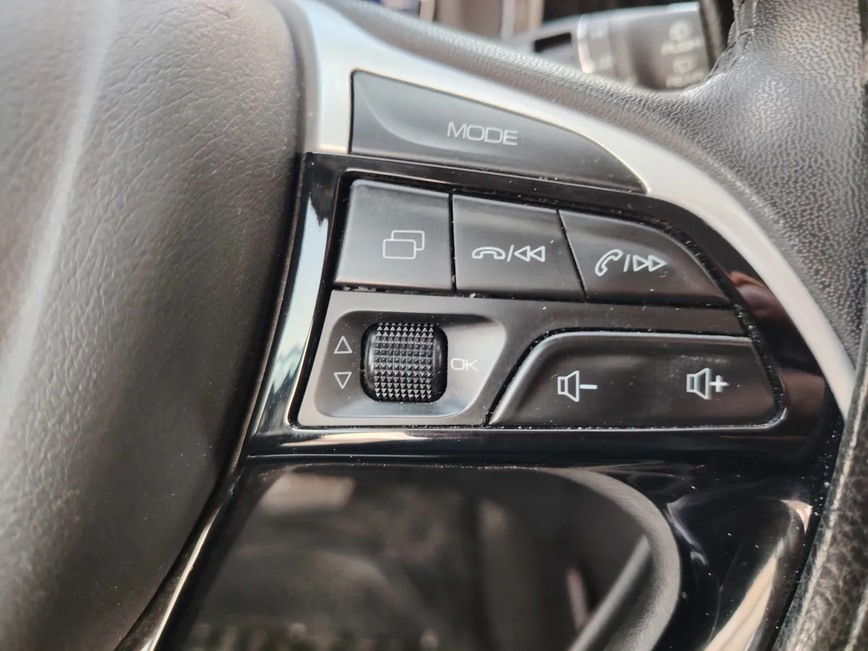 Car image 24