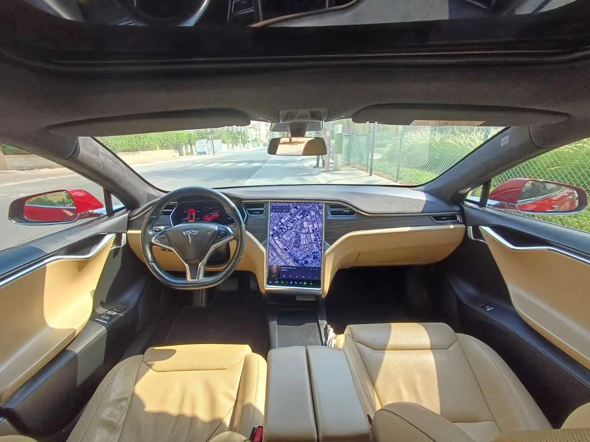 Car image 14