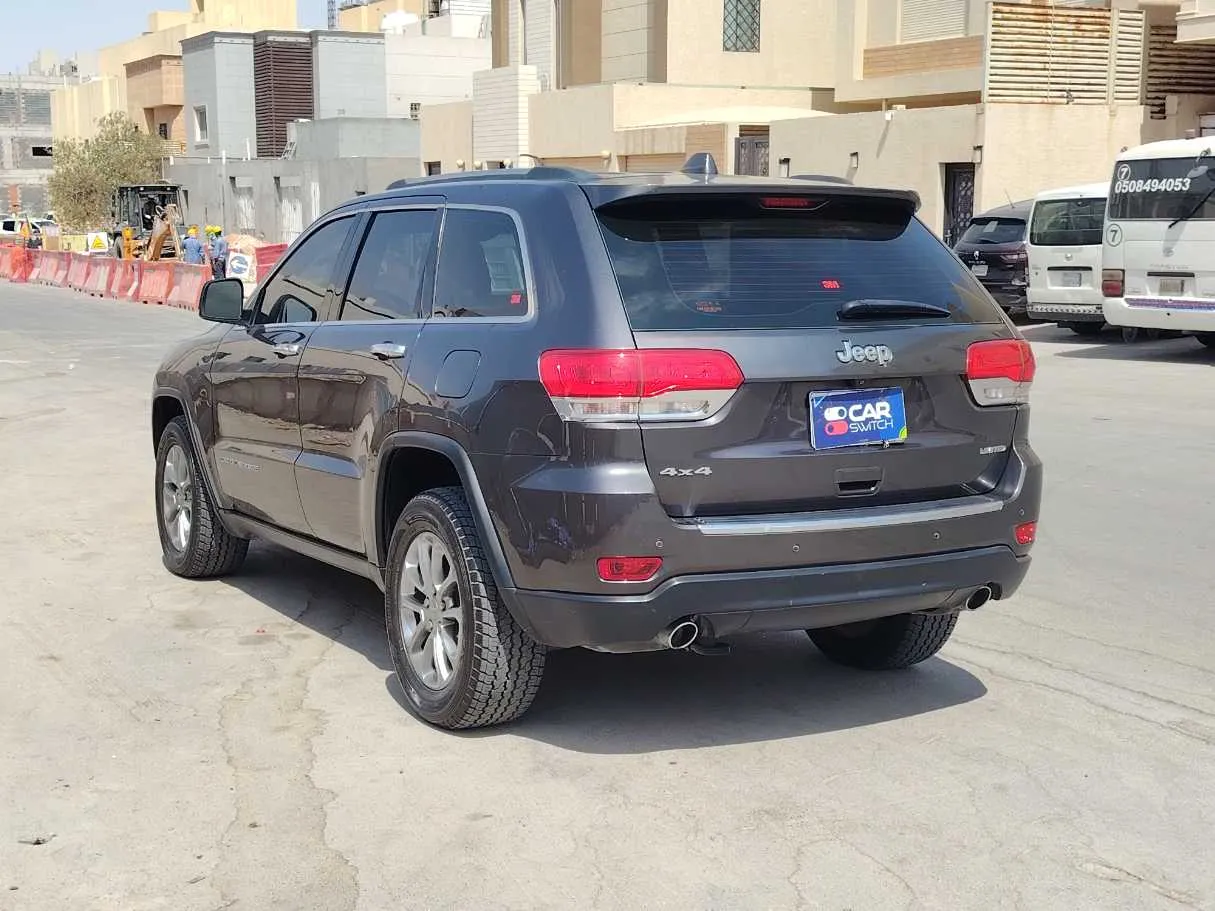 Car image 7