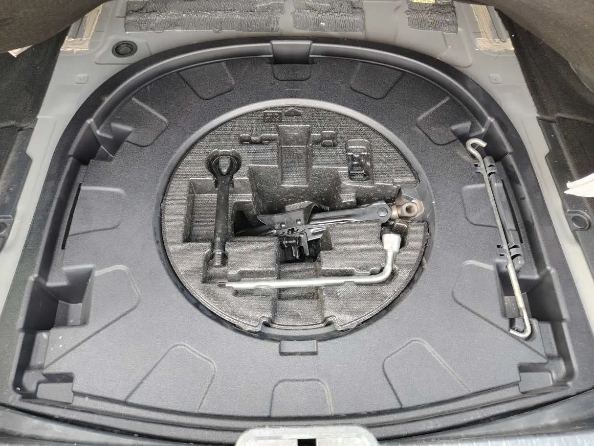 Car image 34