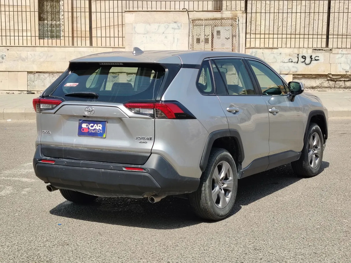 Car image 5