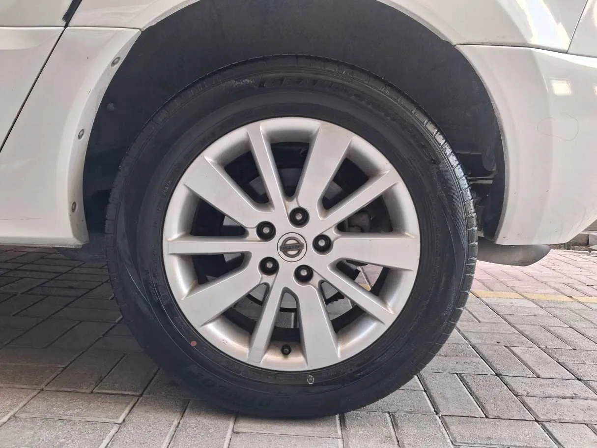 Car image 10