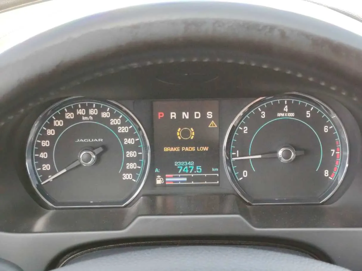 Car image 25