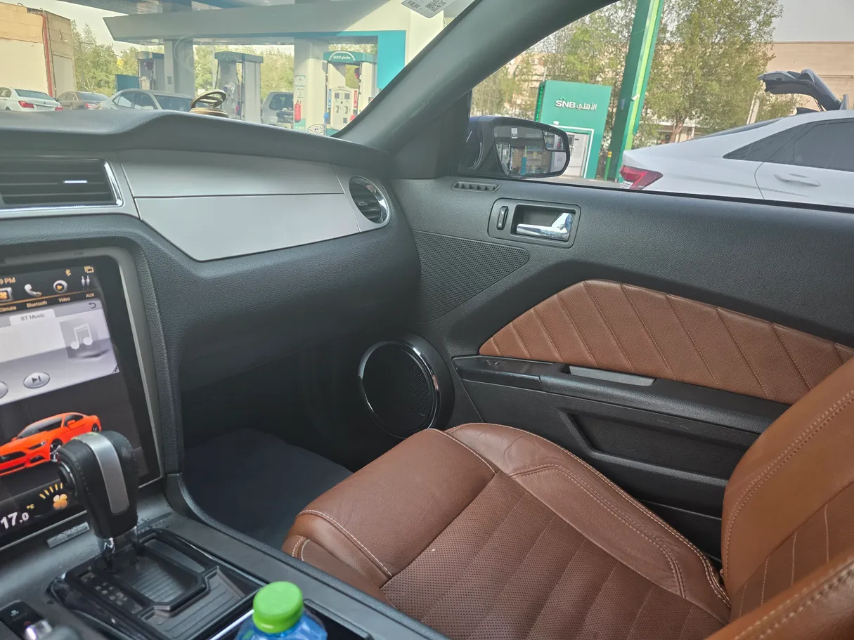 Car image 13