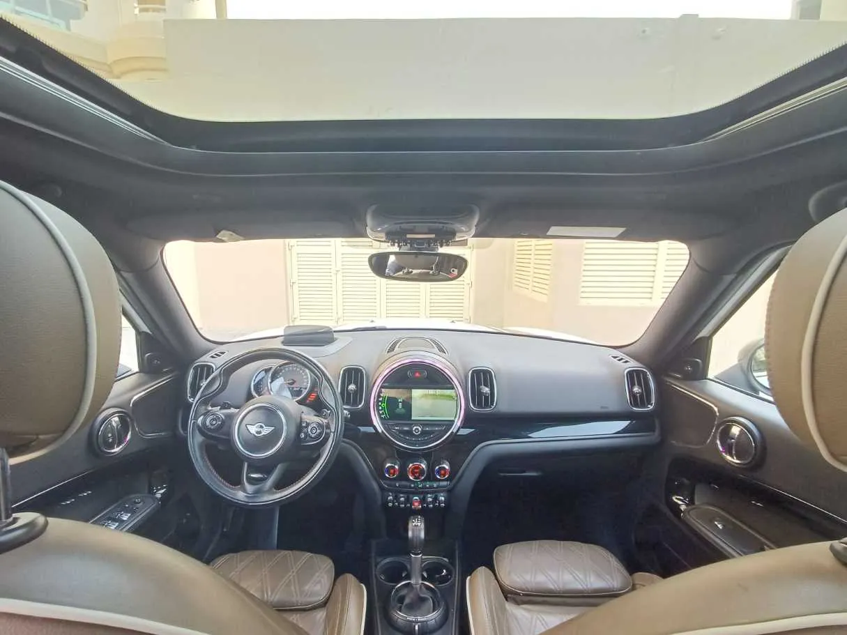 Car image 17