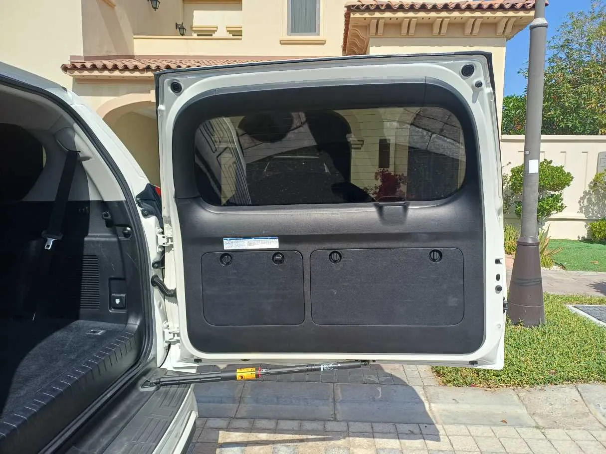 Car image 18