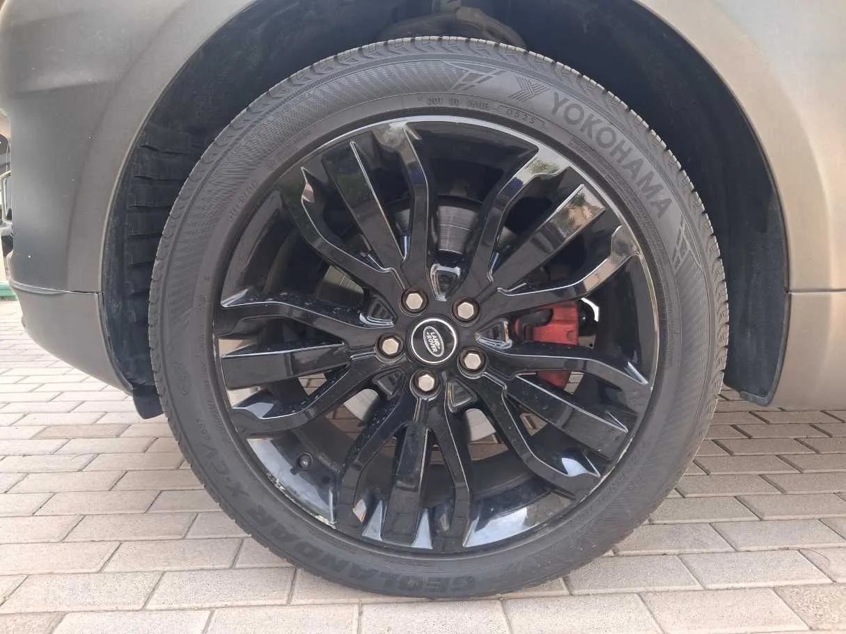 Car image 9