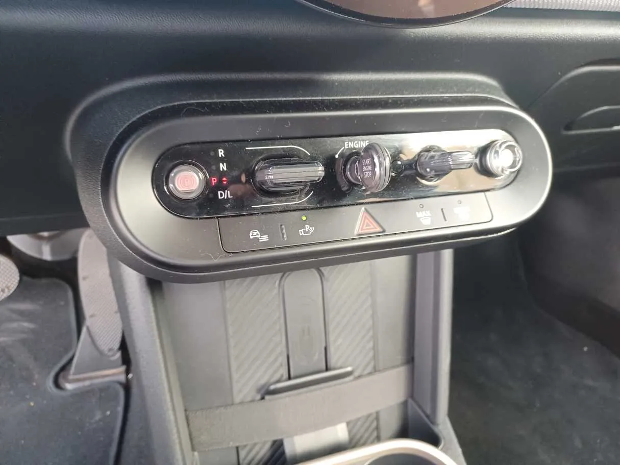 Car image 15
