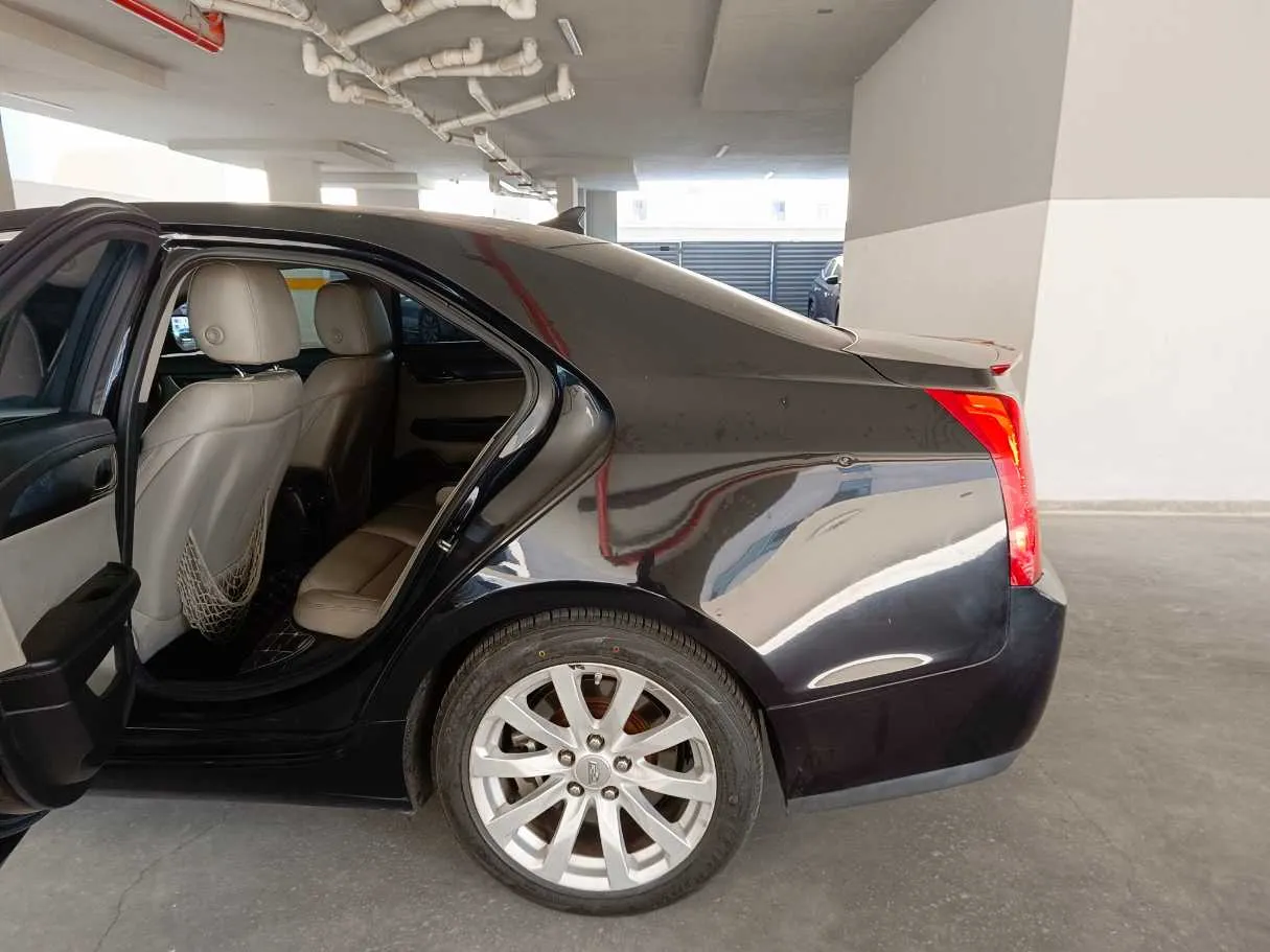 Car image 17