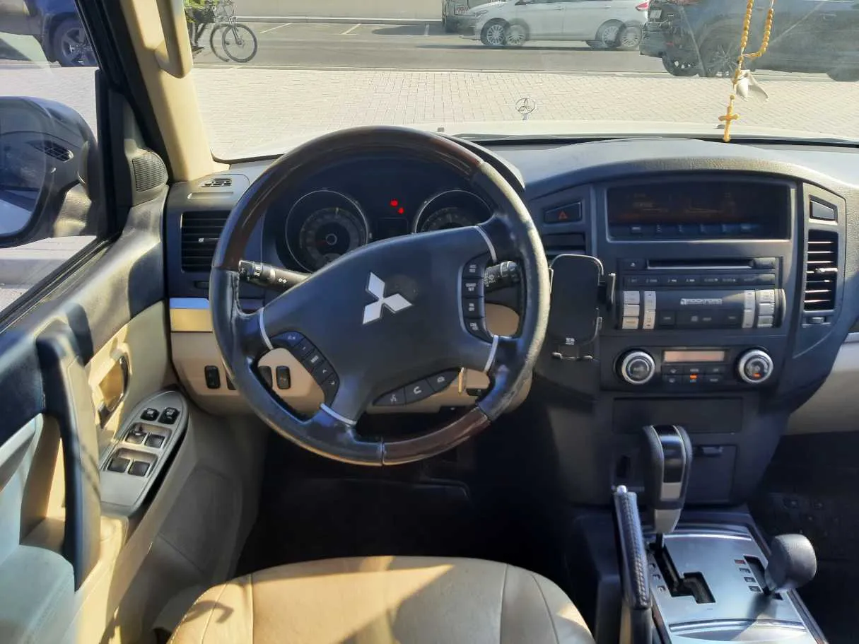Car image 17
