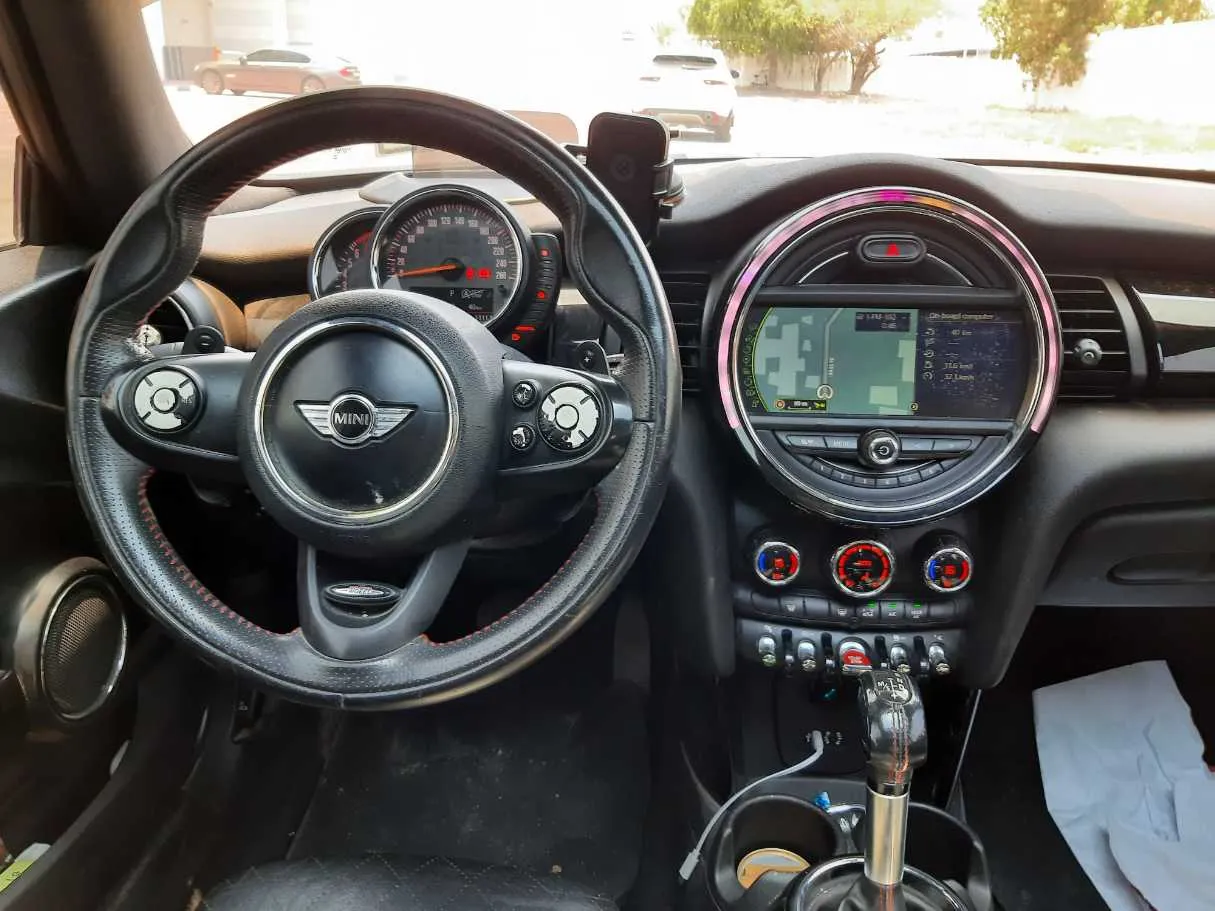 Car image 16
