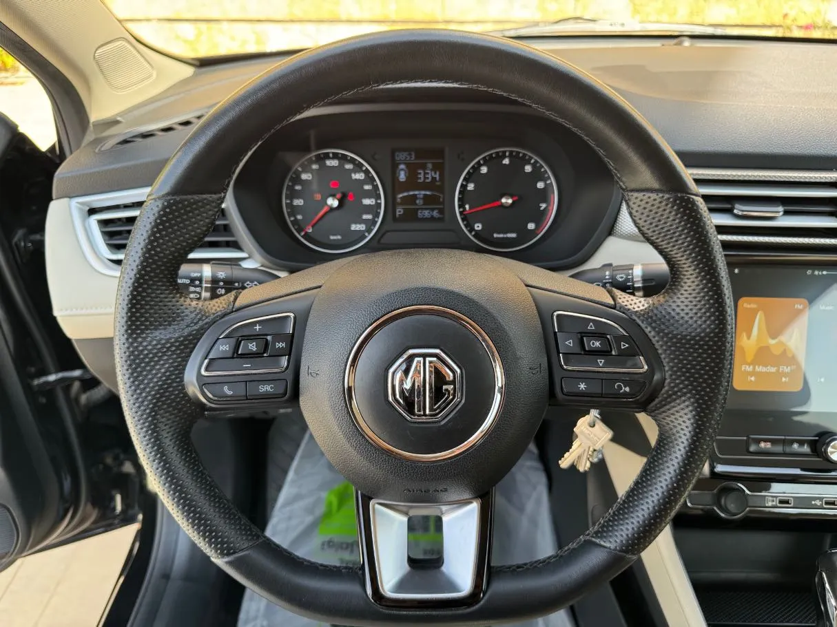 Car image 19
