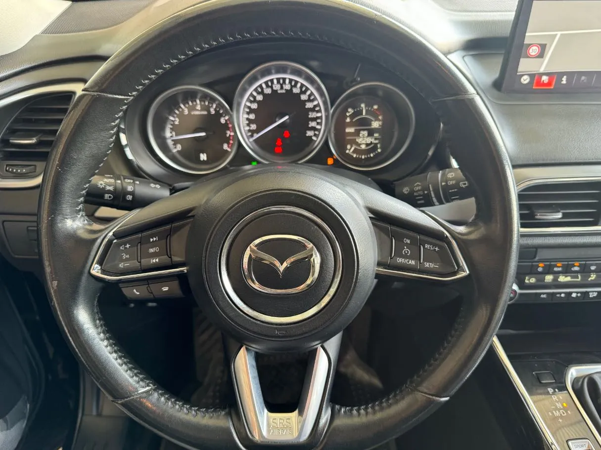 Car image 13