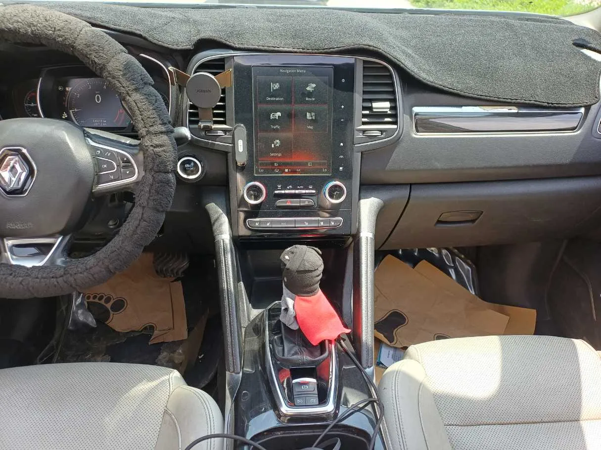Car image 18
