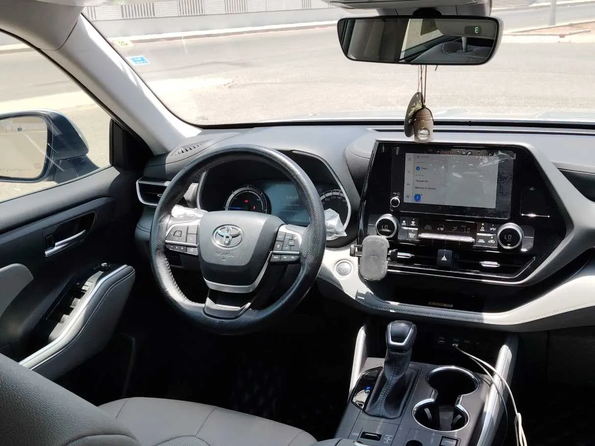 Car image 23