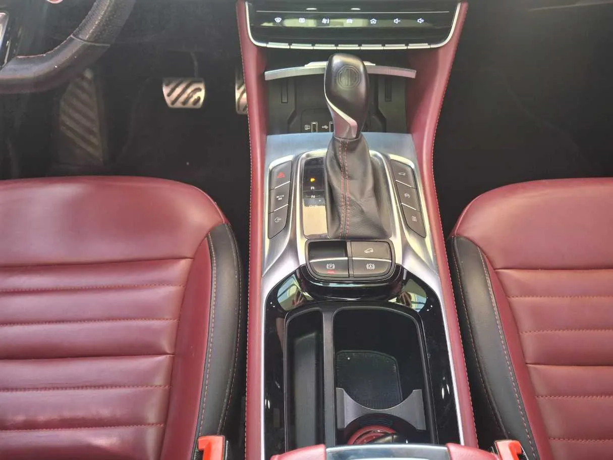 Car image 16