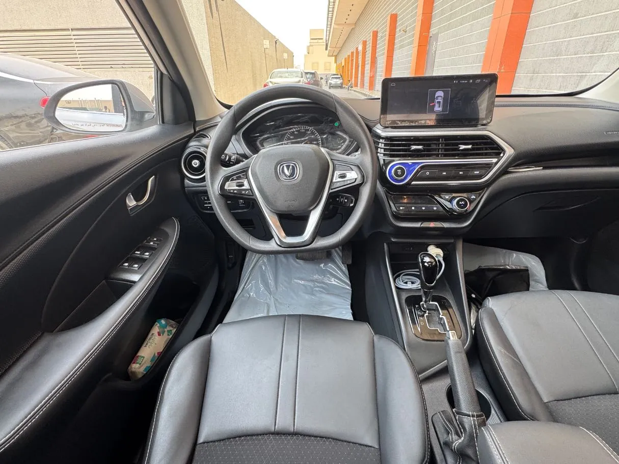 Car image 16