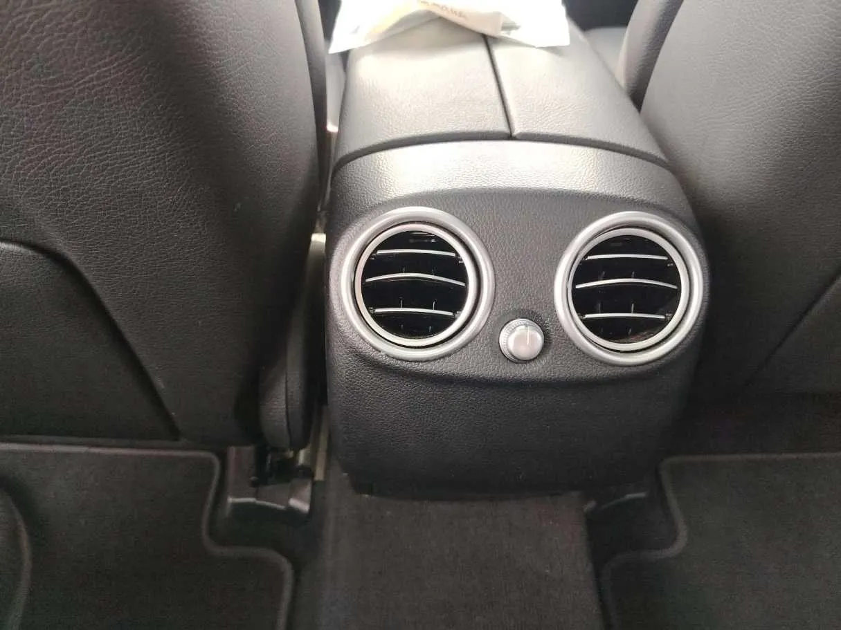 Car image 40