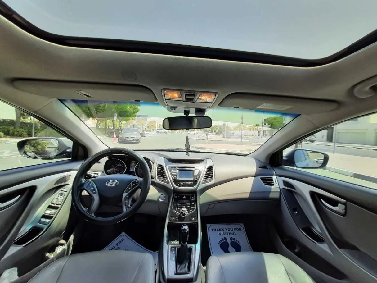 Car image 17