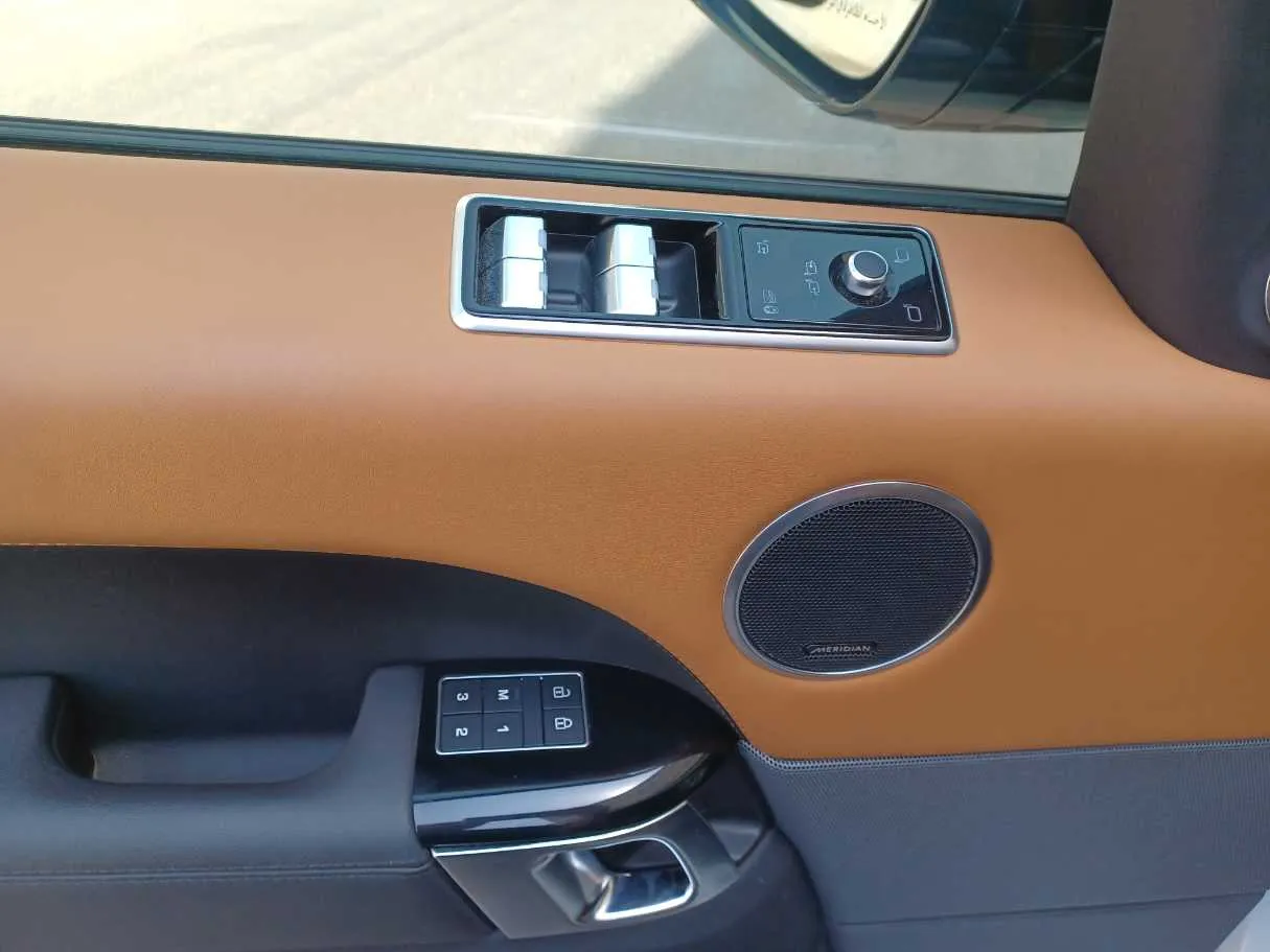 Car image 27