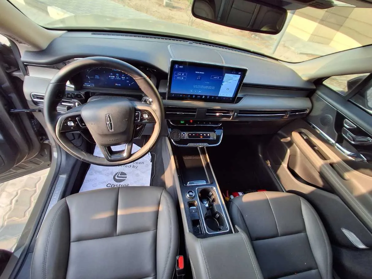 Car image 14