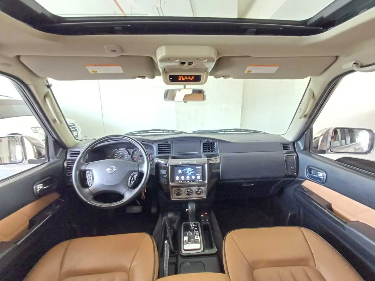 Car image 14