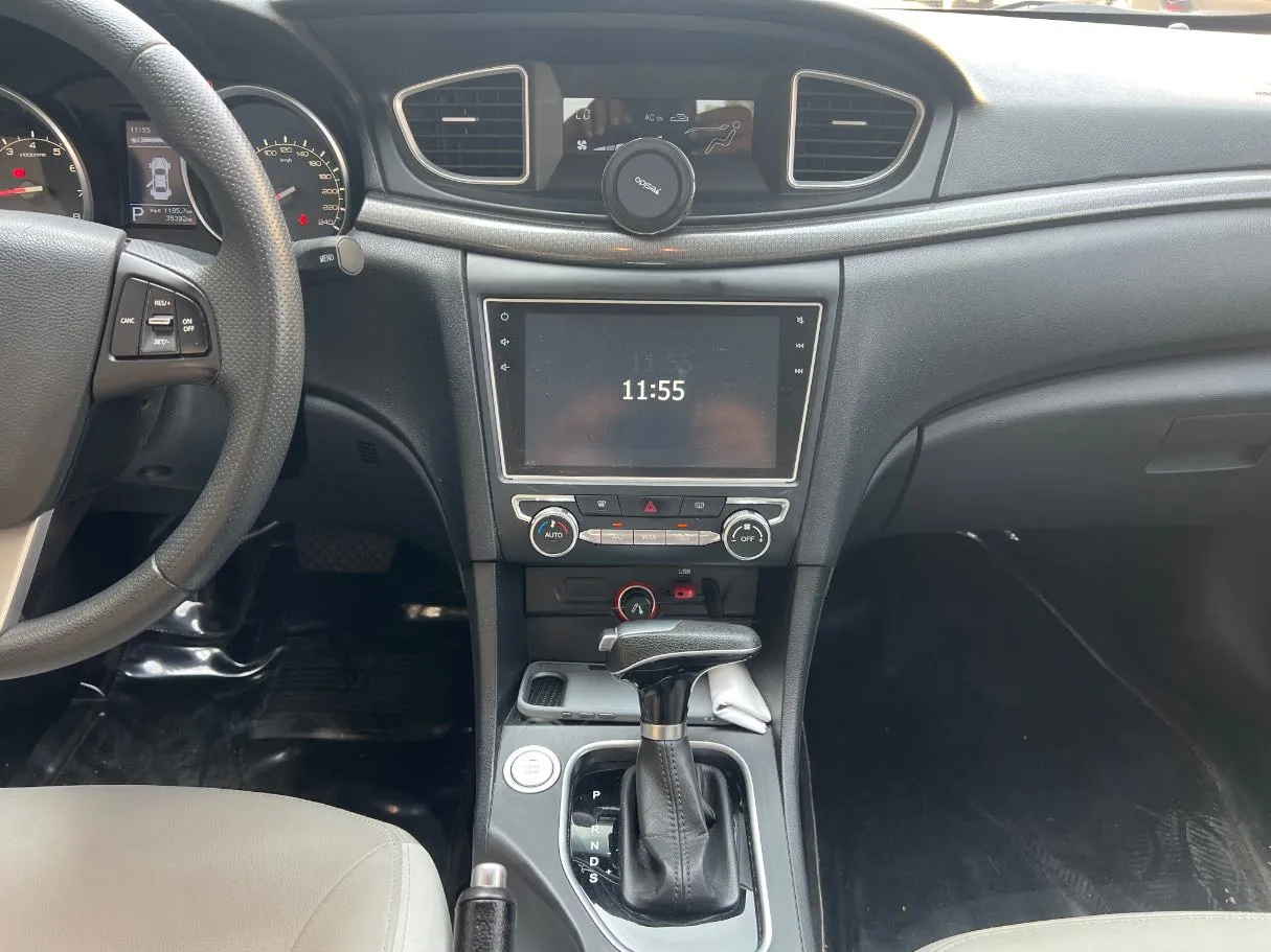 Car image 15