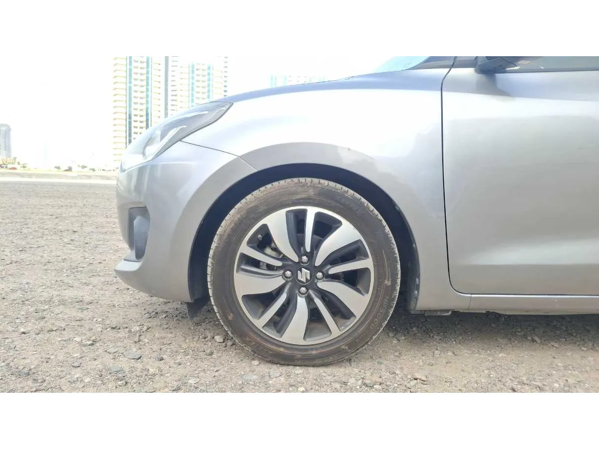 Car image 12