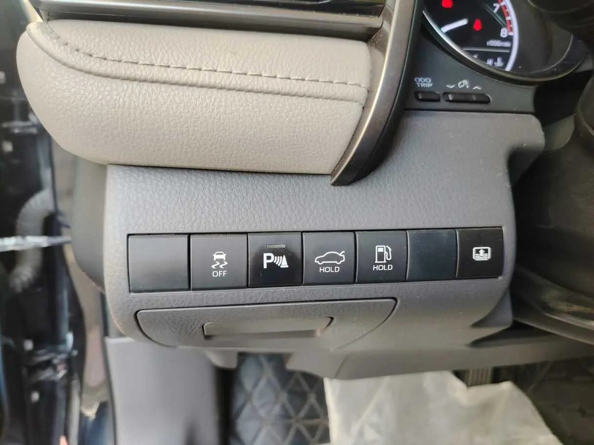 Car image 32