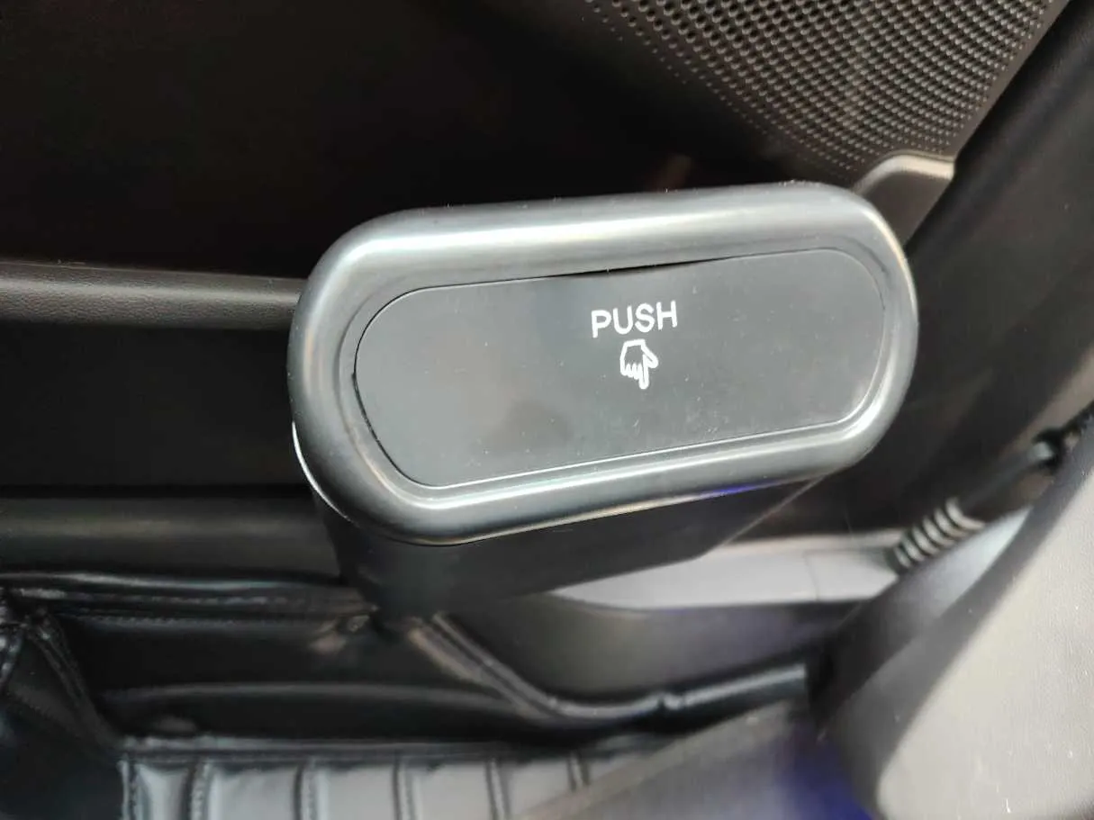 Car image 24