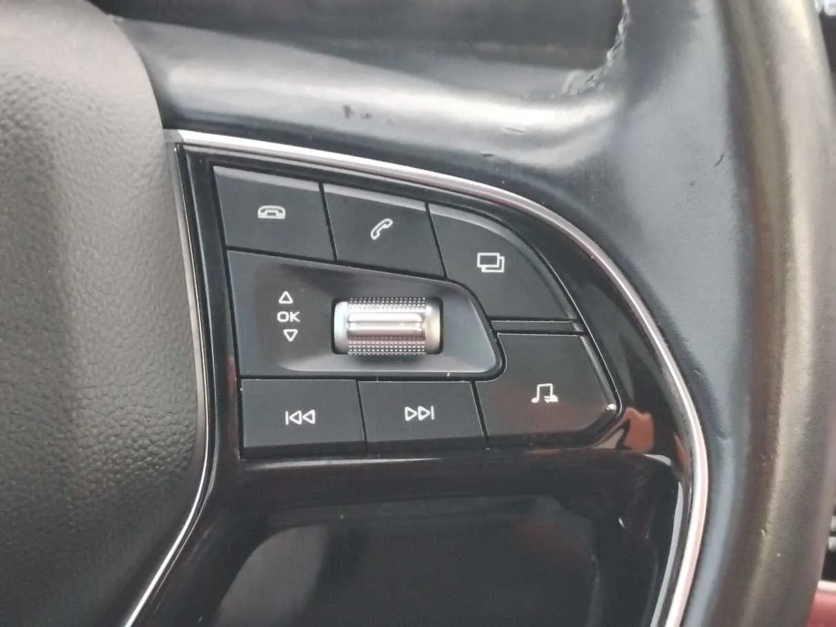 Car image 32