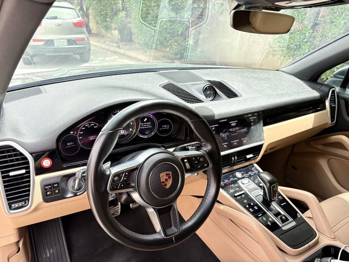 Car image 13