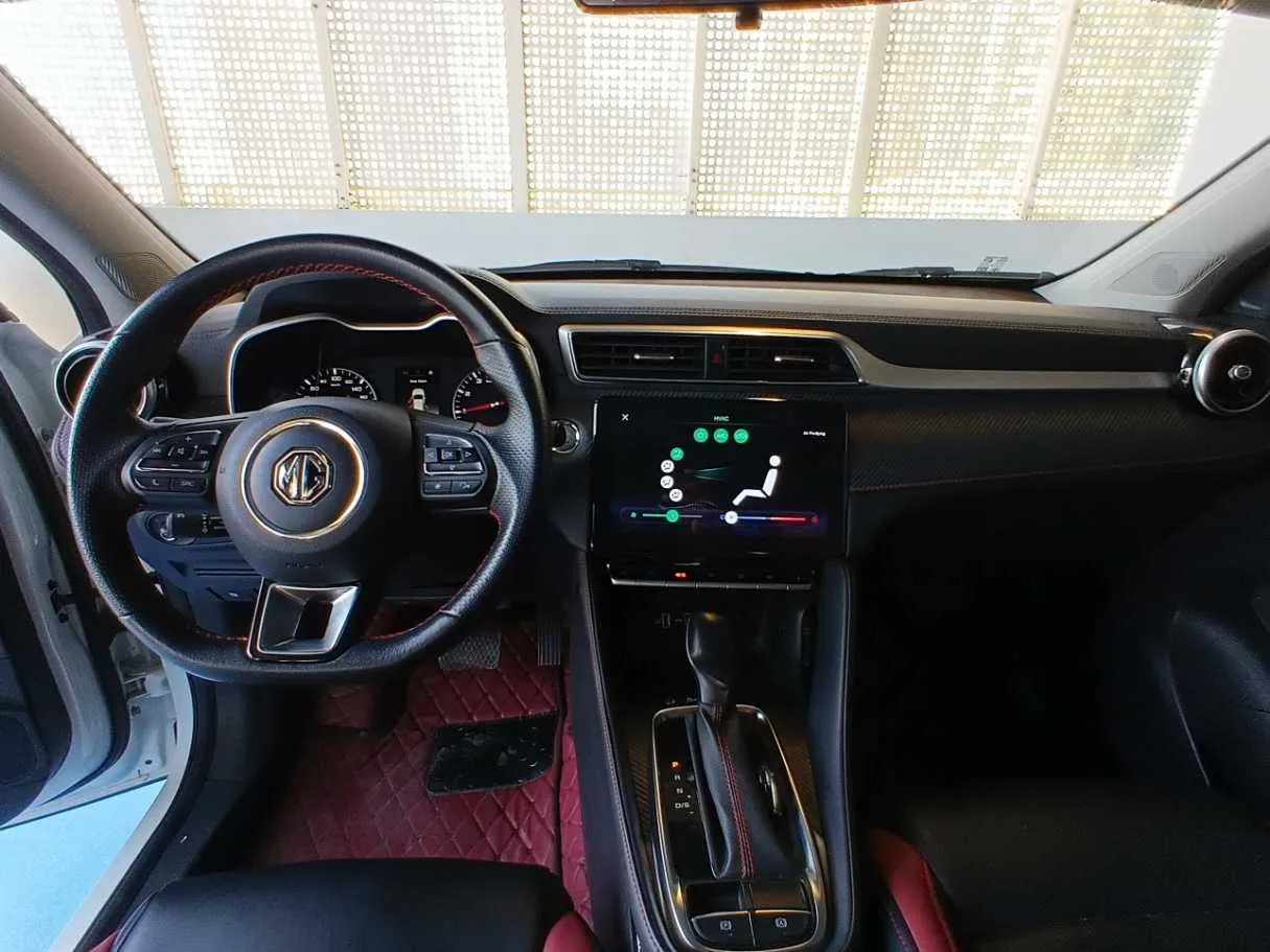 Car image 14