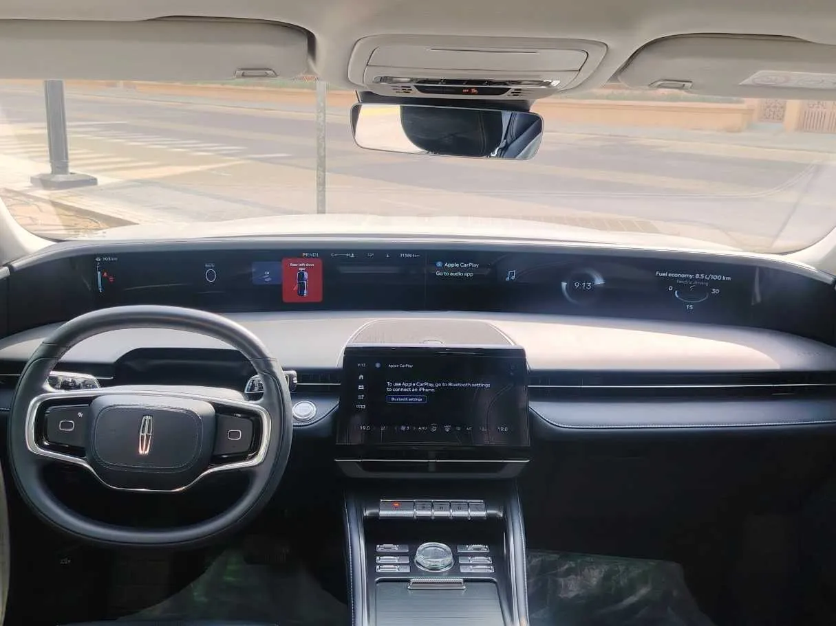 Car image 15