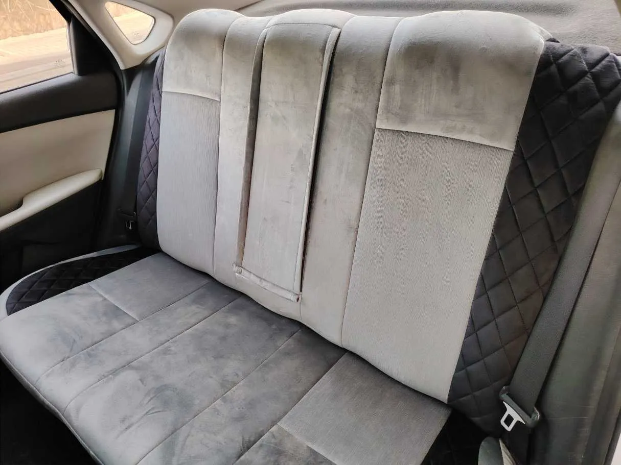 Car image 16