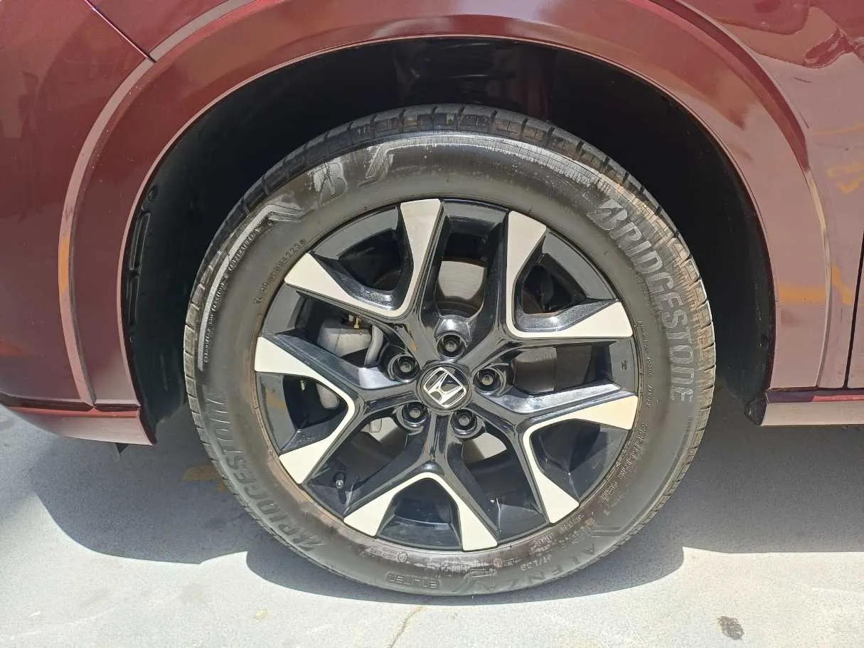 Car image 9
