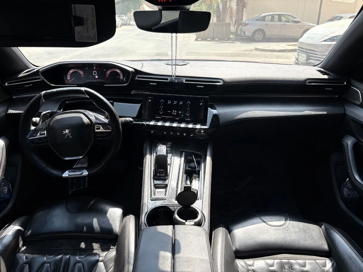 Car image 19