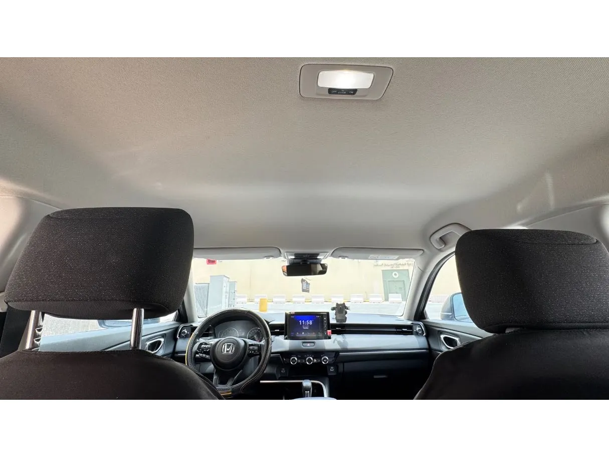 Car image 14
